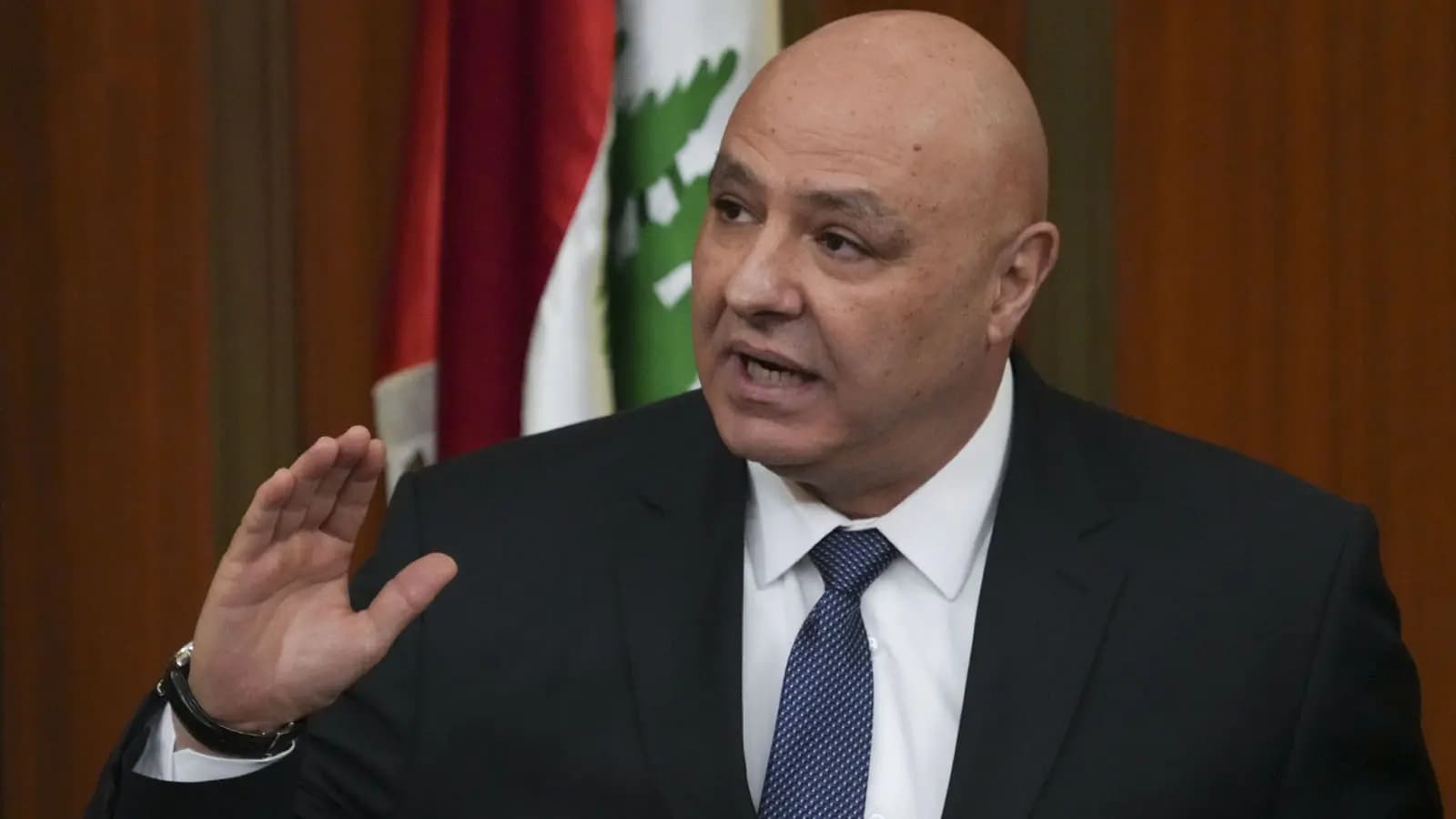 نقف إلى جانب لبنان".. عون يتلقى اتصالًا بريطانيًّا