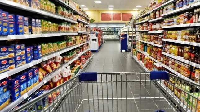 رغم التحديات.. وزارة الاقتصاد تطمئن المواطنين