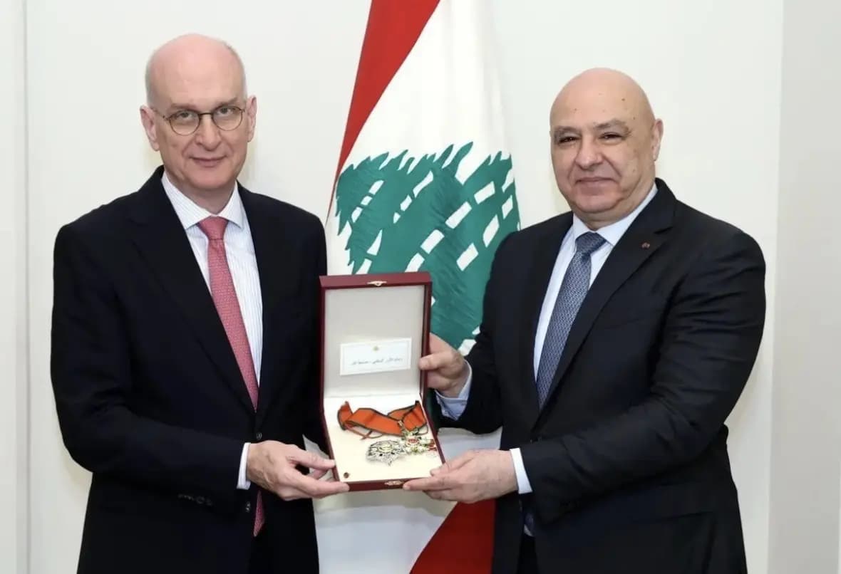 عون يكرّم السفير الألماني بوسام الأرز الوطني