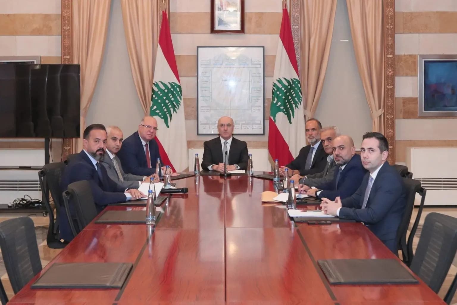 عمل الشاحنات على طاولة وزير الداخلية