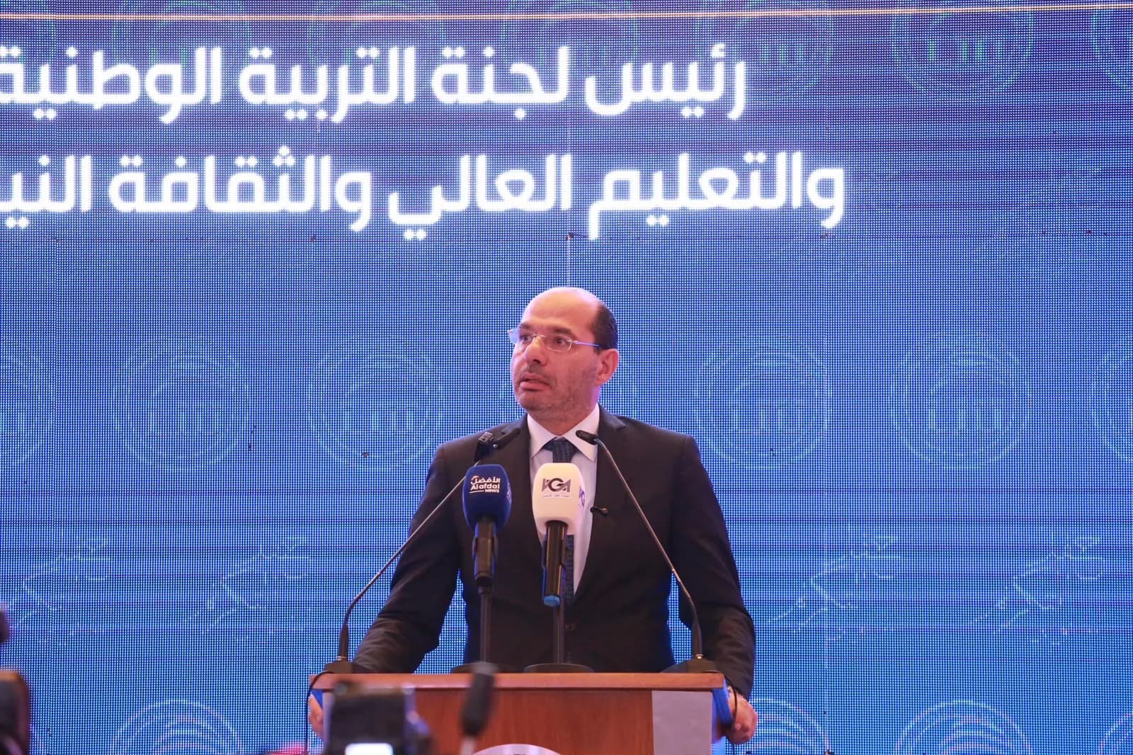 مراد لوزير الأشغال: افتح أبواب الوزارة أمام البلديات