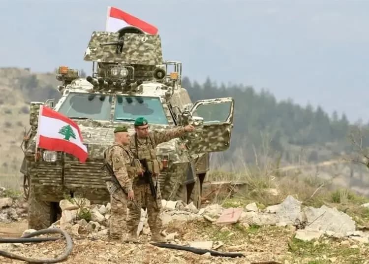 إسرائيل توسع اعتداءاتها.. وتستهدف حاجزا للجيش!