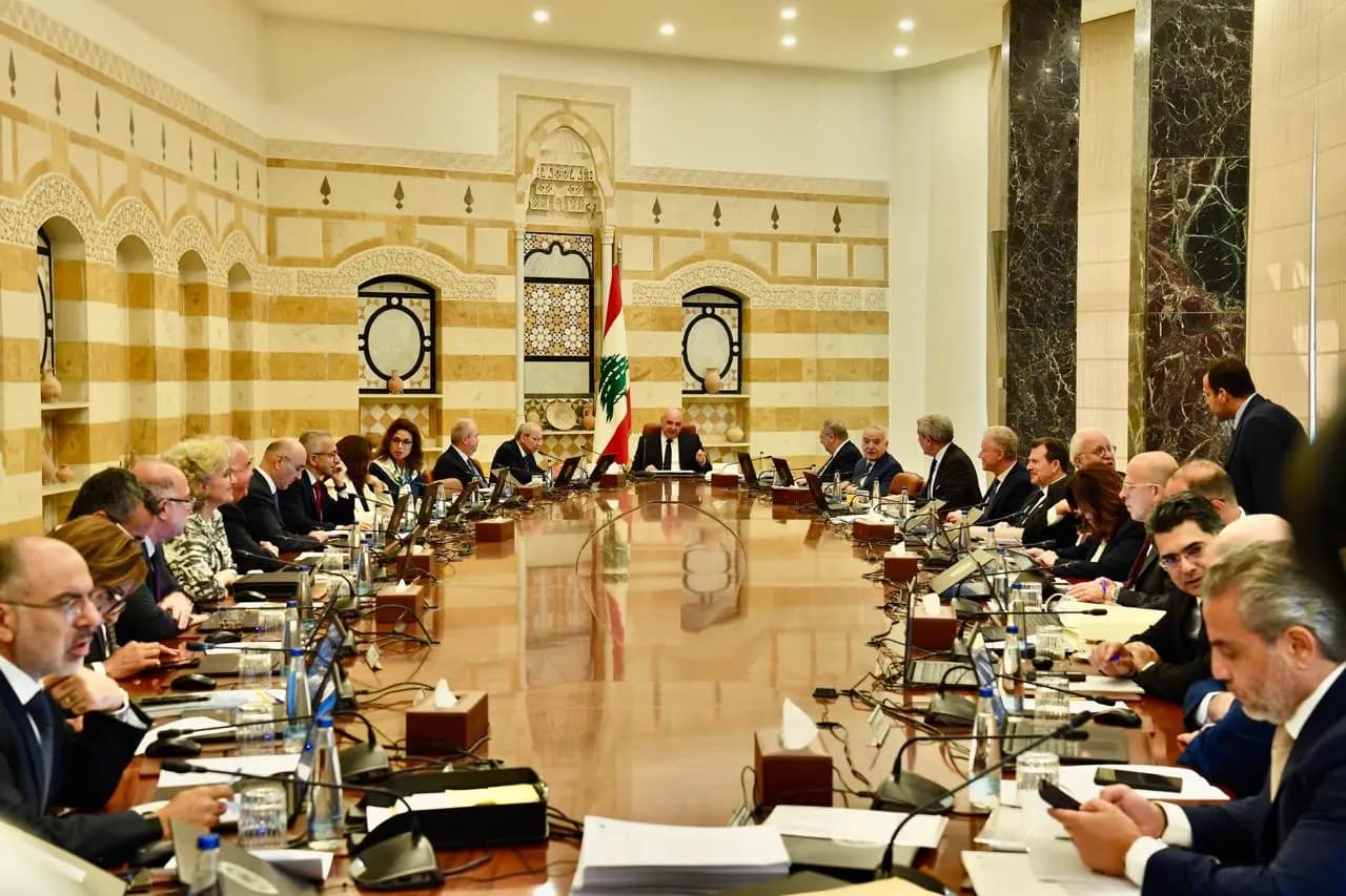 الحكومة من الذكاء الاصطناعي إلى مطار القليعات.. حزمة قرارات جديدة