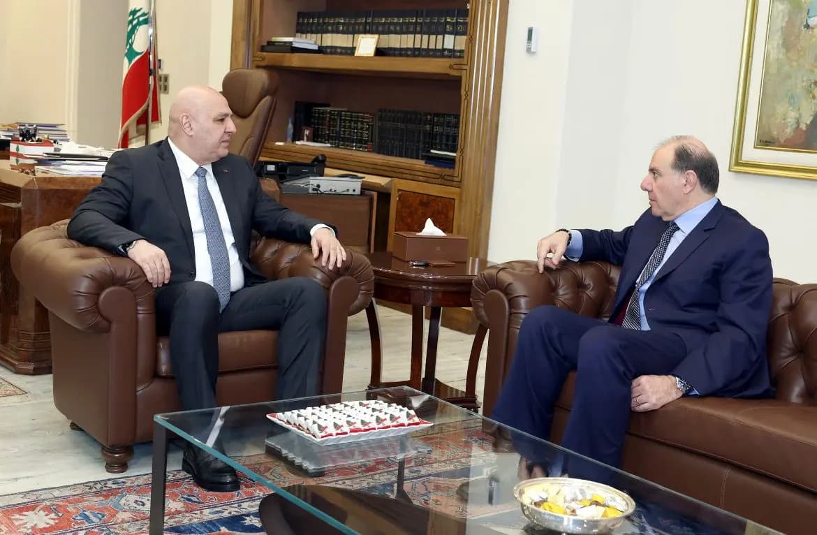 "دلالة بالغة الأهمية".. عون يهنئ حاكم مصرف لبنان