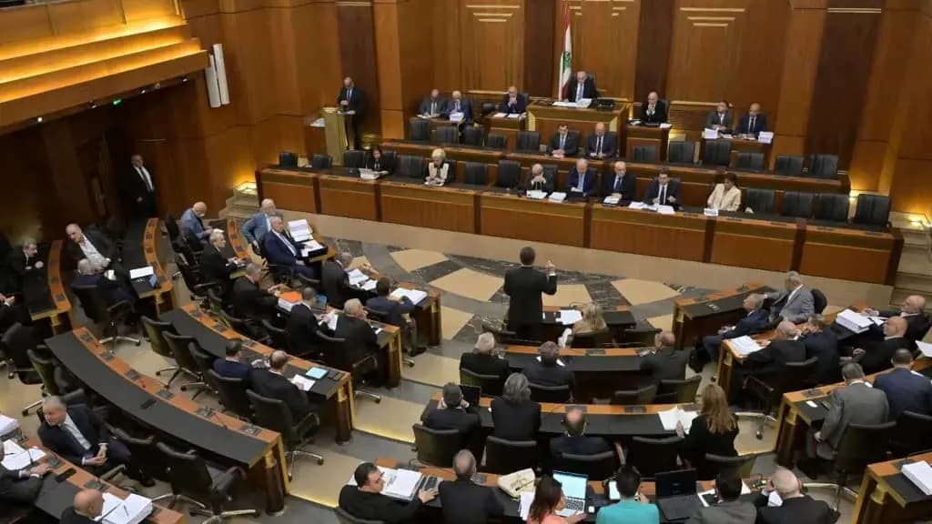 القطاع العام يفجّر سجالاً تحت قبة البرلمان