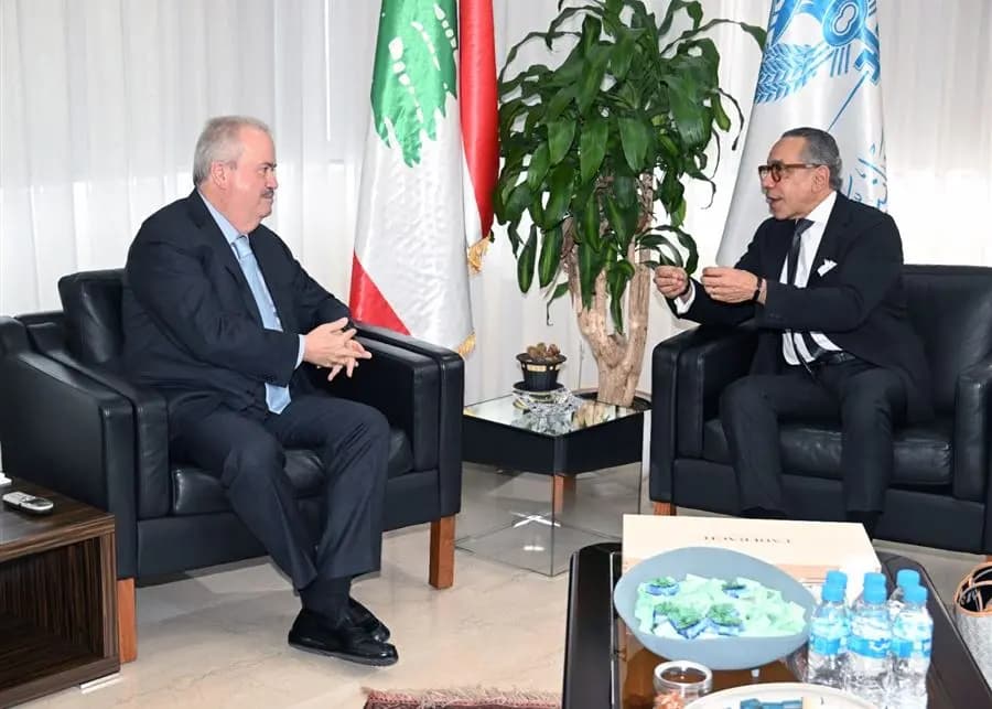 جابر يبحث الدعم المصري وخطة الإنقاذ المالي