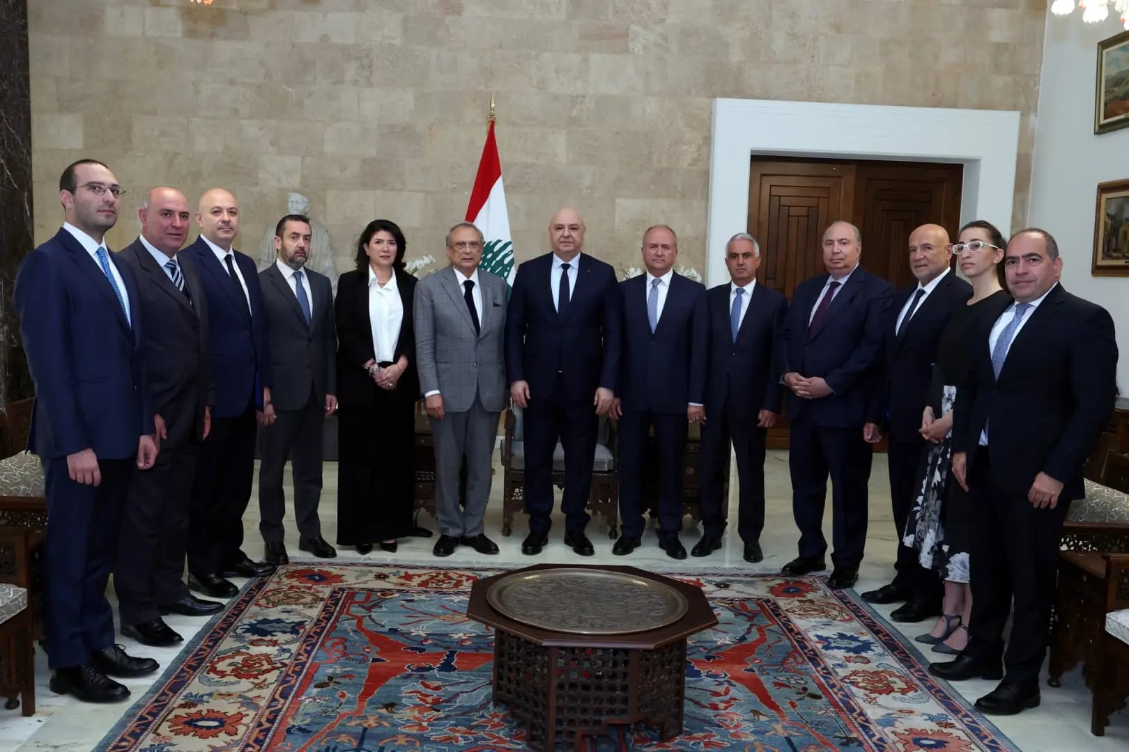 استقبالات في بعبدا: وفد مصرف الإسكان يقدّم تذكار اليوبيل الذهبي