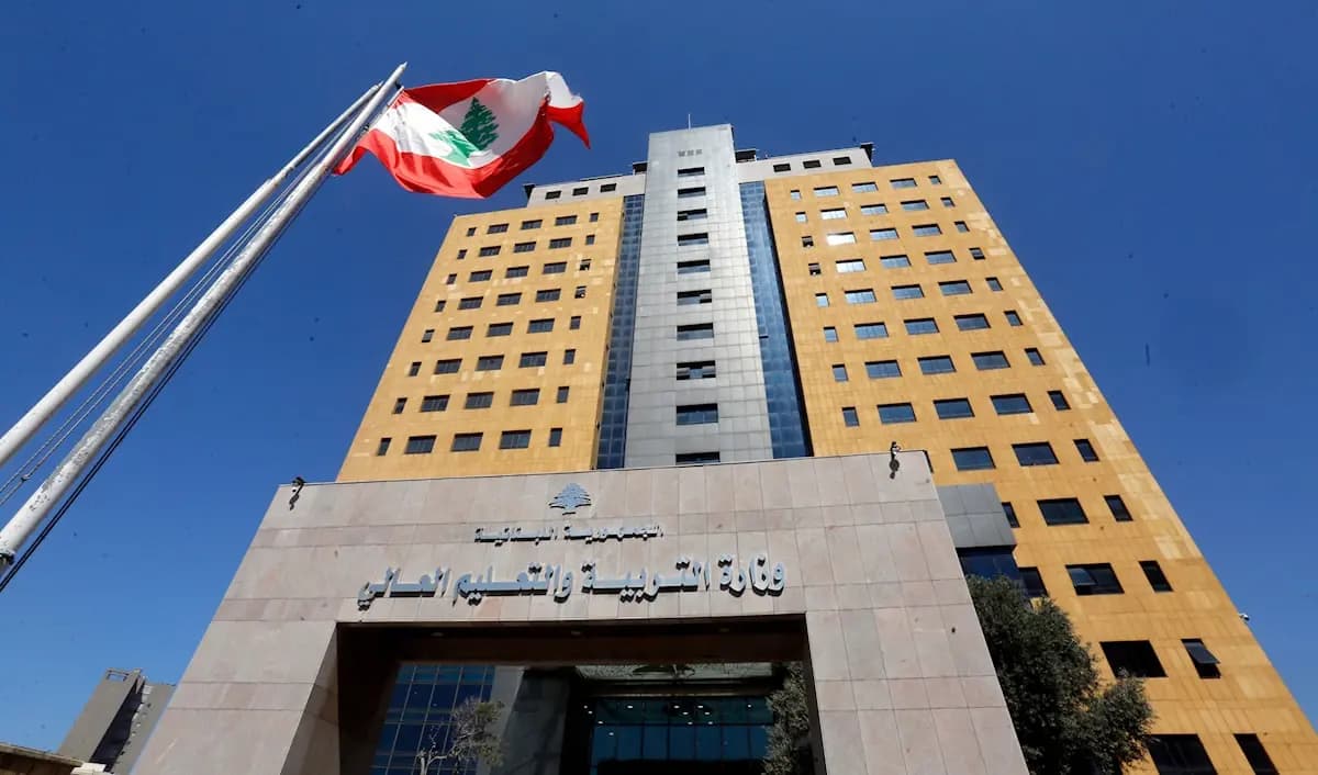 "التربية" تردّ: القنوات الرسمية لا فيسبوك!