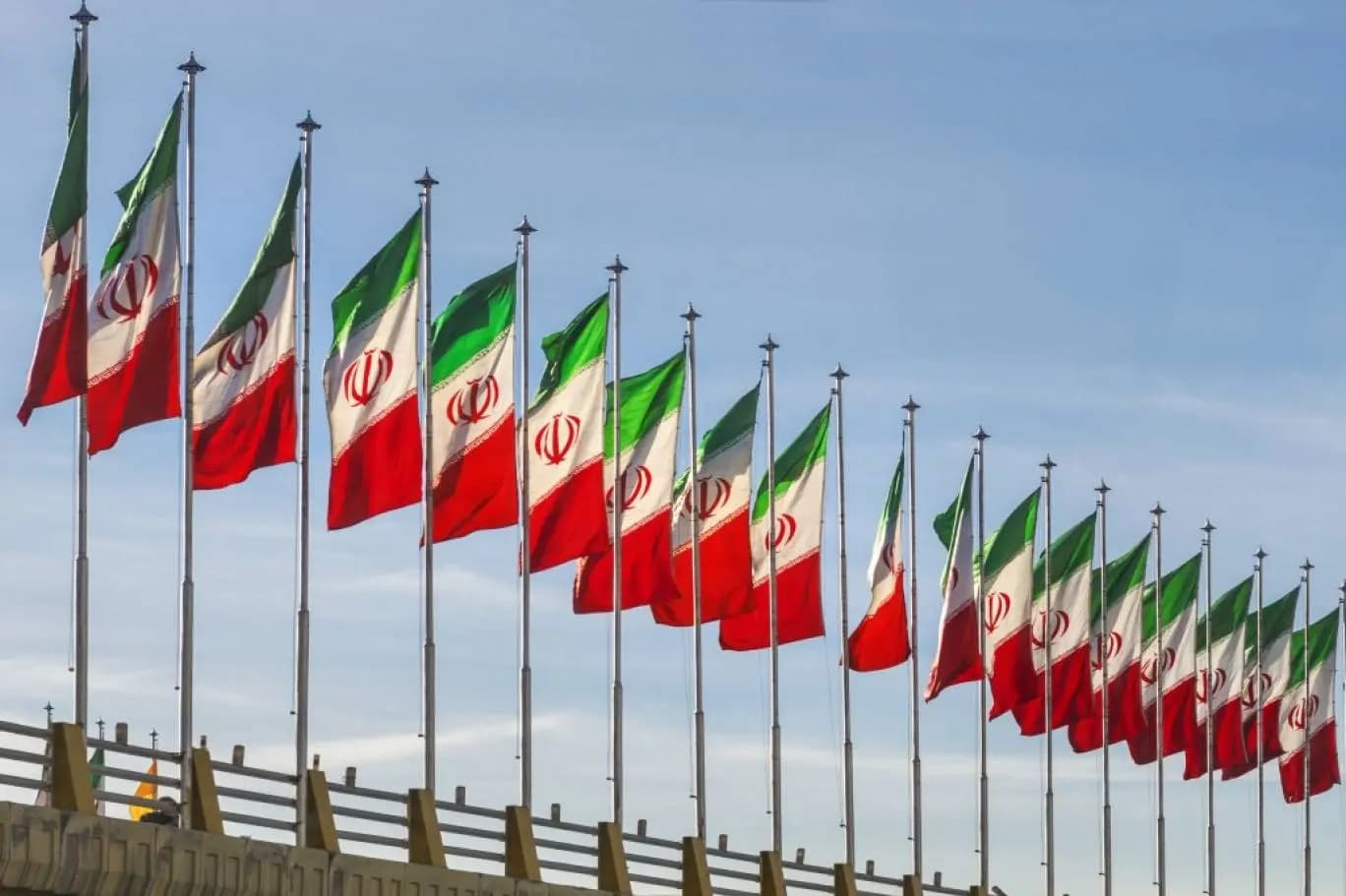 "حتى استسلام العدو".. إيران تؤكد: لا مفاوضات حاليًا
