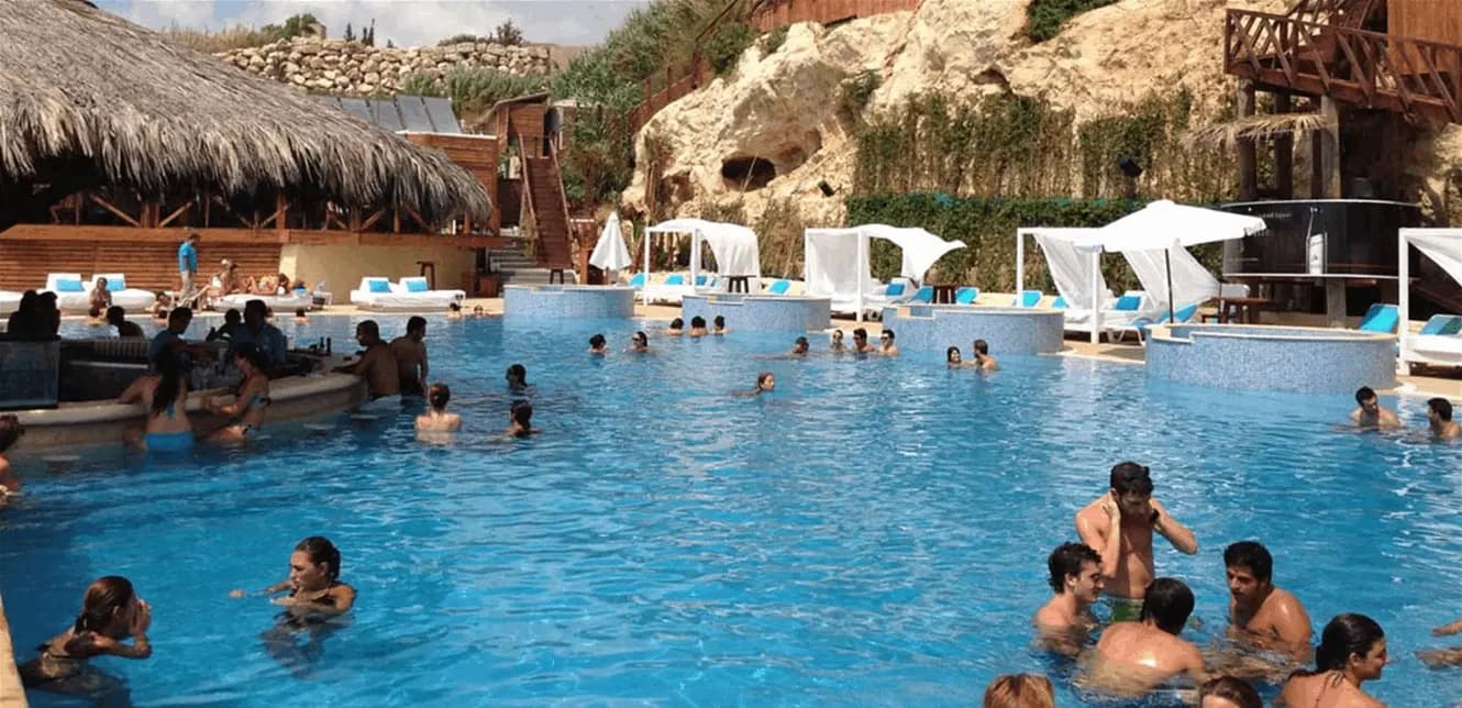 أسعار دخولية المسابح ترتفع أكثر من 20%.. والعائلات يُمنع دخولها؟