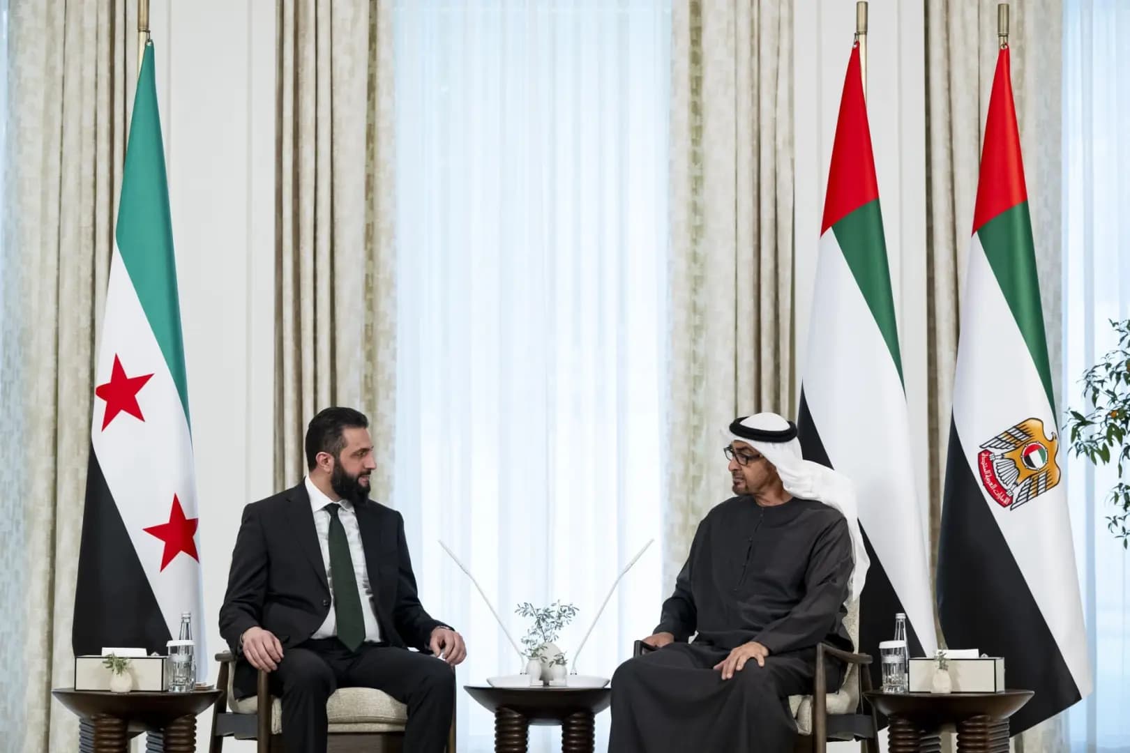 الشرع وبن زايد يبحثان تعزيز العلاقات الثنائية