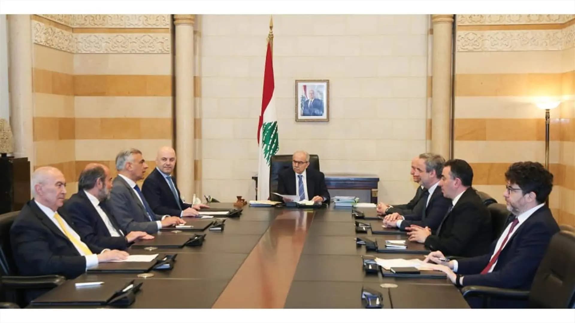 سلام يتسلم عريضة نيابية للمطالبة بتعويضات من إيران