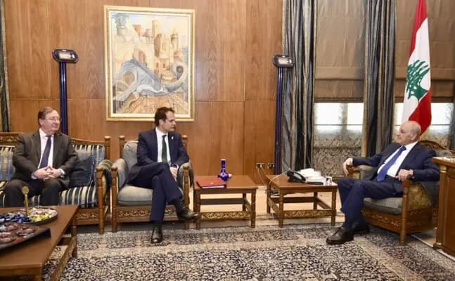 بري يبحث التطورات مع وفد بريطاني ويتلقى اتصالا من قاليباف