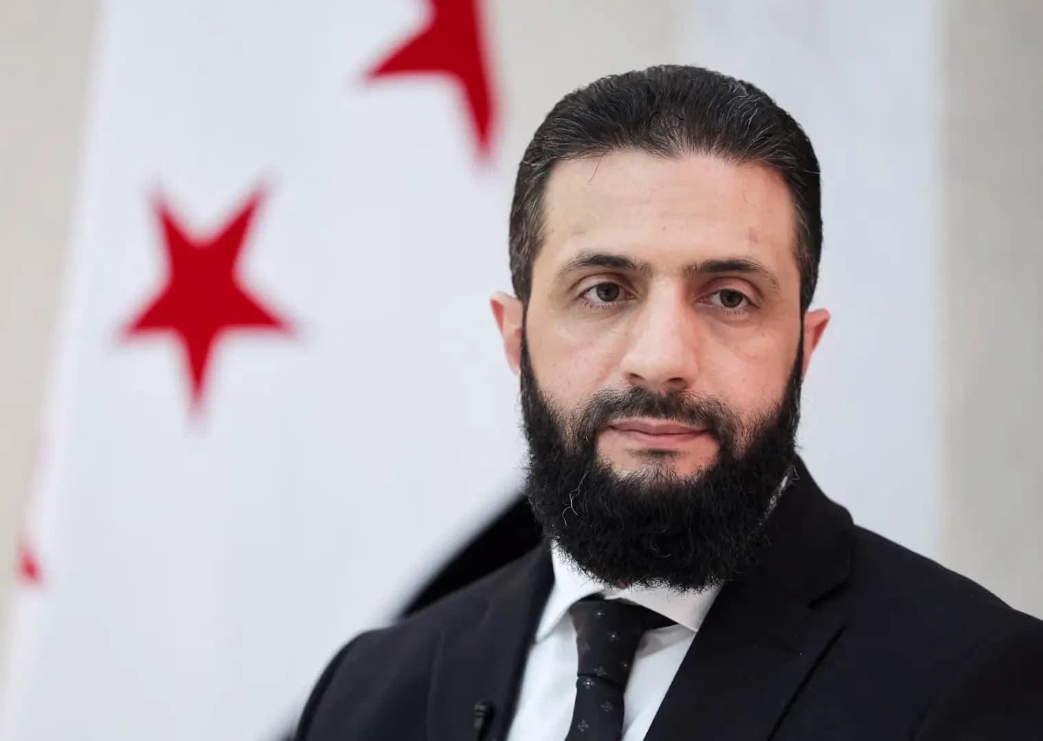 "لبنان يعاني أزمات متعددة".. الشرع ينفي: لا دخول سوري إلى لبنان