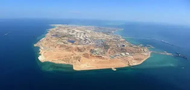 انفجـ.ـارات غامضة في جزيرة "قشم"!