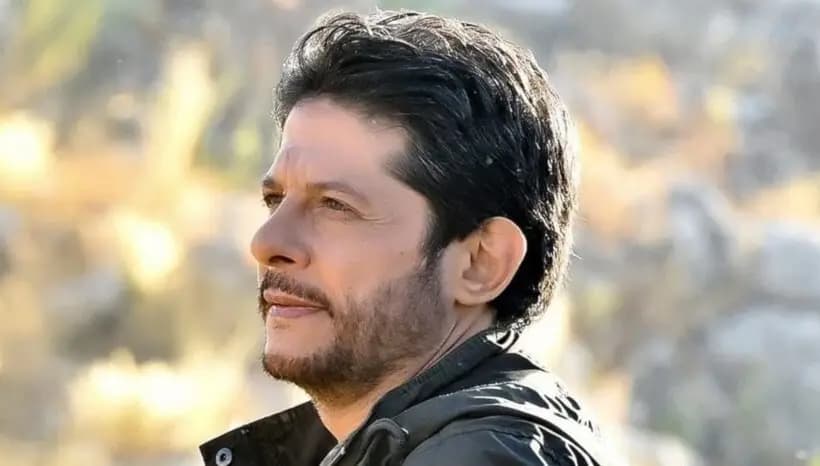 مصاب أليم.. معين شريف يرتدي ثوب الحداد