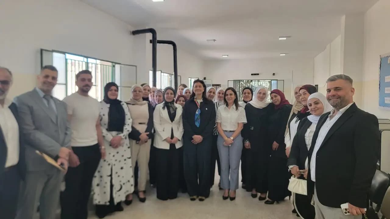 "لتفقد مدرسة المقاصد".. طبارة تزور عرسال