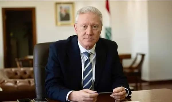 "زيارة وداعية".. رجي يستقبل السفير المصري