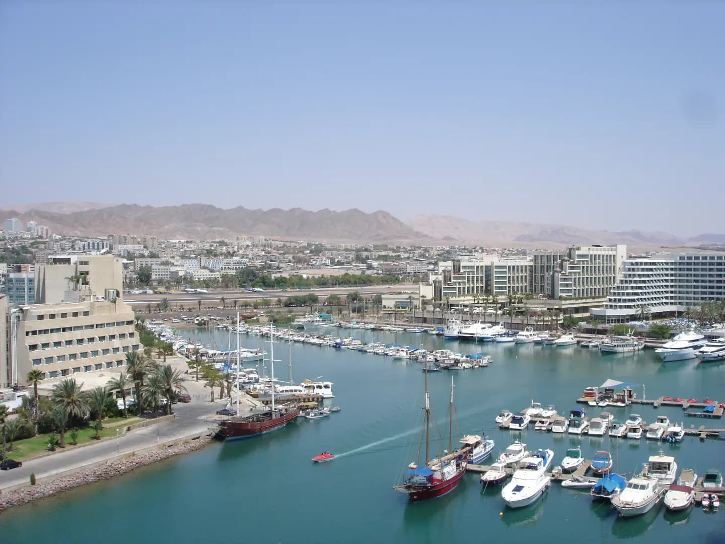 "إيلات" تحت الصـ.ــواريخ.. إصابات وأضرار