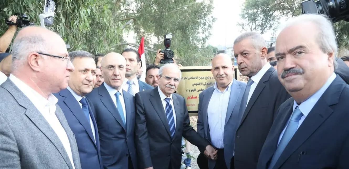 سلام يضع حجر الأساس.. ويفتتح السراي!