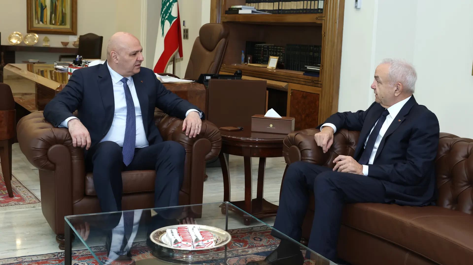 عون يضع مكافحة الفساد أولوية.. والمرّ يدعم التفاوض