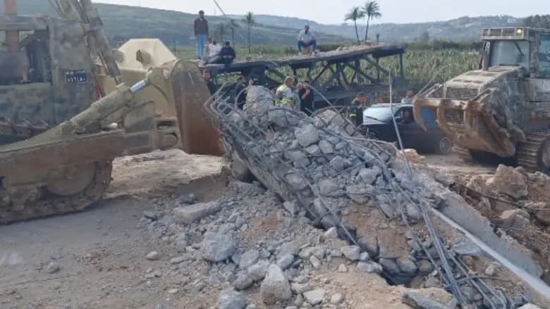 بالصور.. العثور على السيارة المطمورة تحت جسر القاسمية