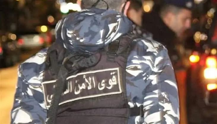 بعد رصد ومراقبة دقيقة.. قوى الأمن توقف سارق السيارات