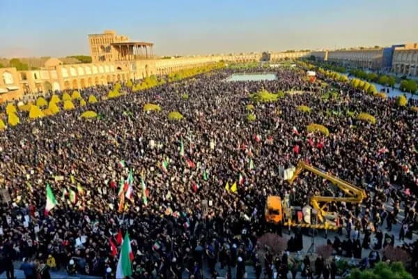 الحـ.ـرس الثـ.ـوري: احضروا بقوة في الشوارع