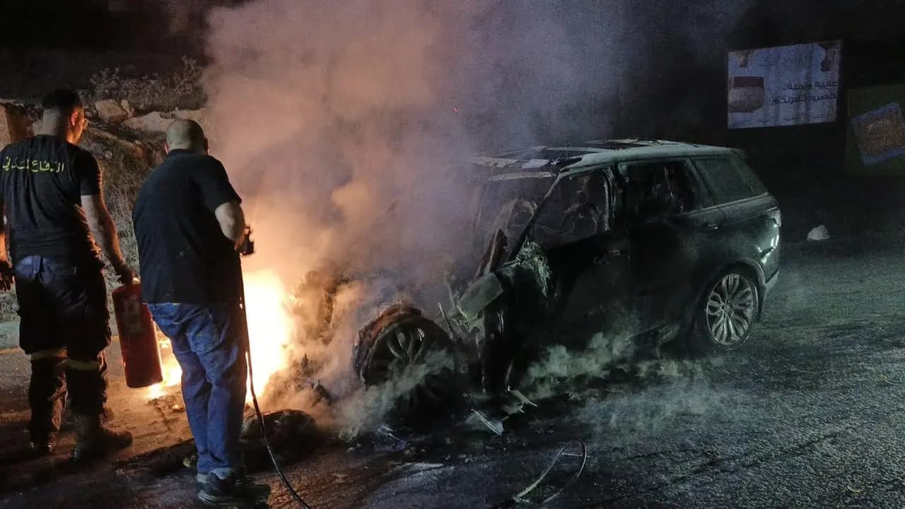 حريق يلتهم "رانج روفر" على طريق ضهر البيدر