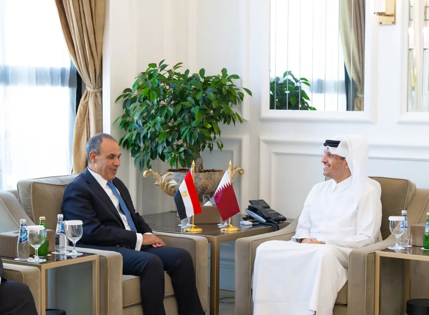 رئيس الوزراء القطري يستقبل وزير الخارجية المصري.. وهذا ما جرى عرضه