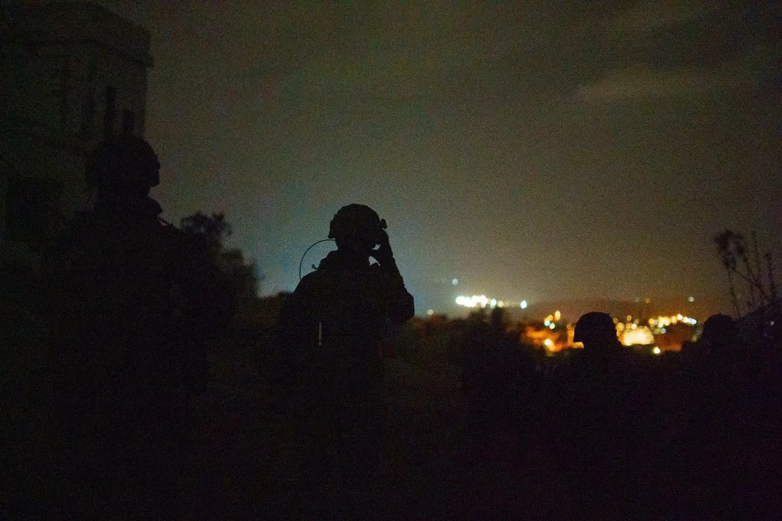 نشاط بري إسرائيلي جنوب لبنان.. وهذا ما أعلنه جيش العـ.ـدو