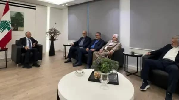 "الحوار هو الطريق للحفاظ على لبنان".. باسيل يستقبل وفدًا من الحزب