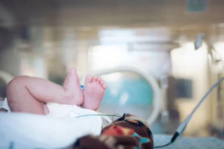 "معجزة بعد الفقد".. توأم يولد رغم رحيل الأم!