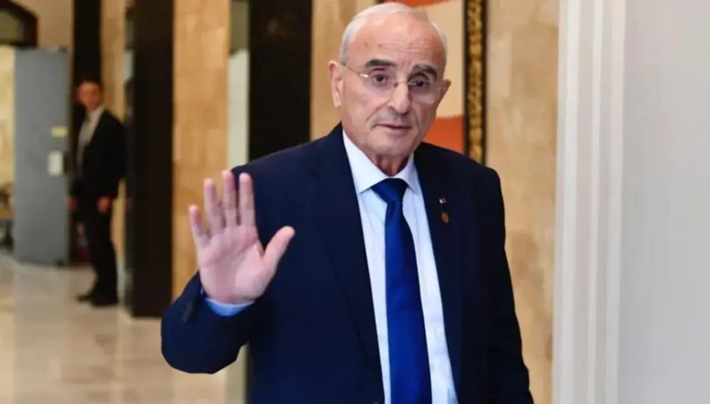 وزير الدفاع يعتذر من أهالي الشـ.هداء: لن يكون الصمت قدراً