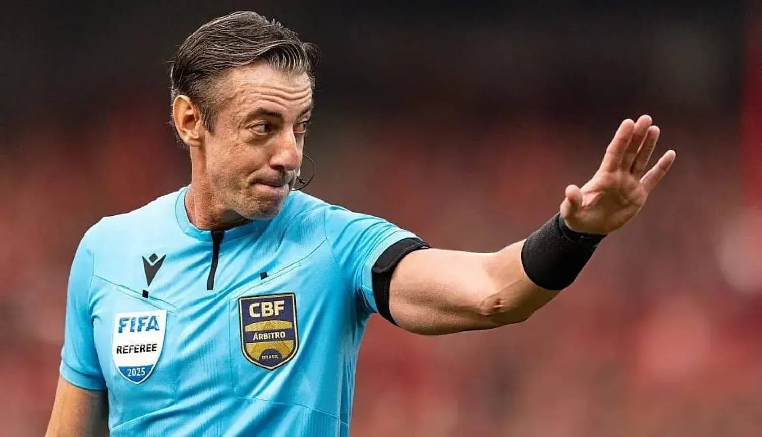 الاتحاد البرازيلي لكرة القدم يرد على ترامب: كلوس محترف نموذجي