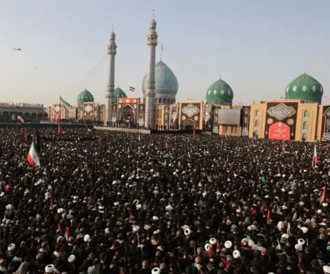 قم تودّع خامـ.ـنئي بحشود غفيرة