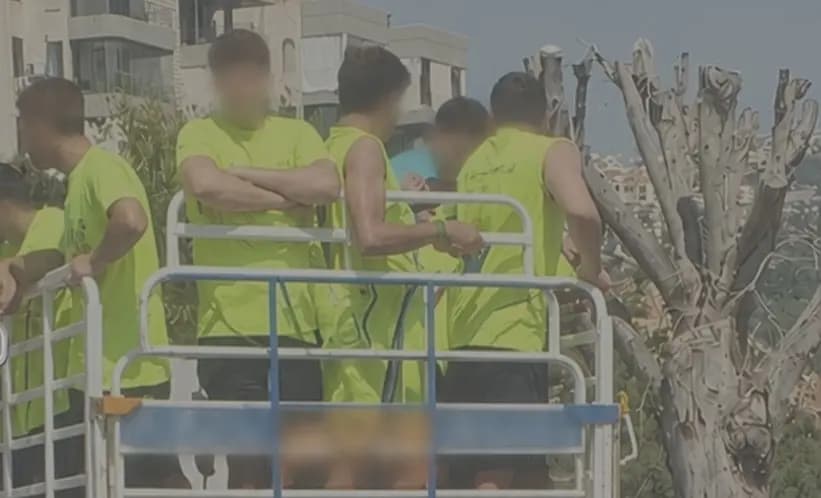 "افرحوا بأمان".. محضر ضبط بحق "بيك أب" يقل طلابًا بطريقة خطرة