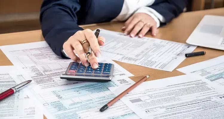 كيف أثّر تراجع مداخيل الدولة بنسبة 40% على أداء الدولة؟