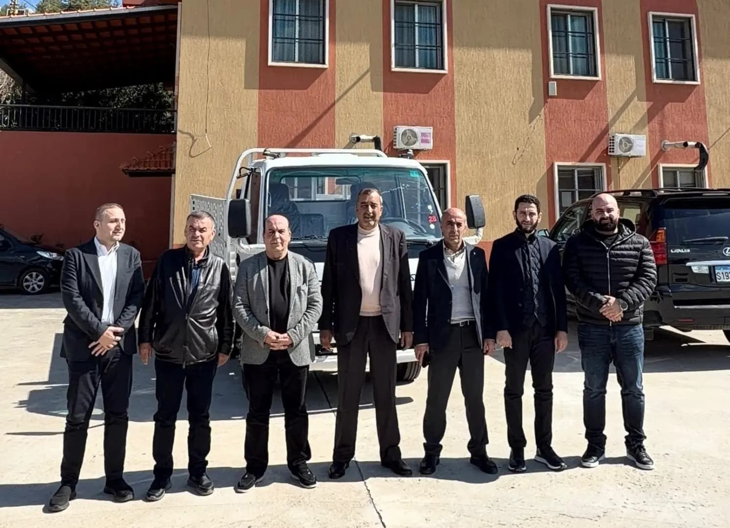 مراد يواصل مبادراته الخدماتية.. آلية نفايات لدعم بلدية البيرة
