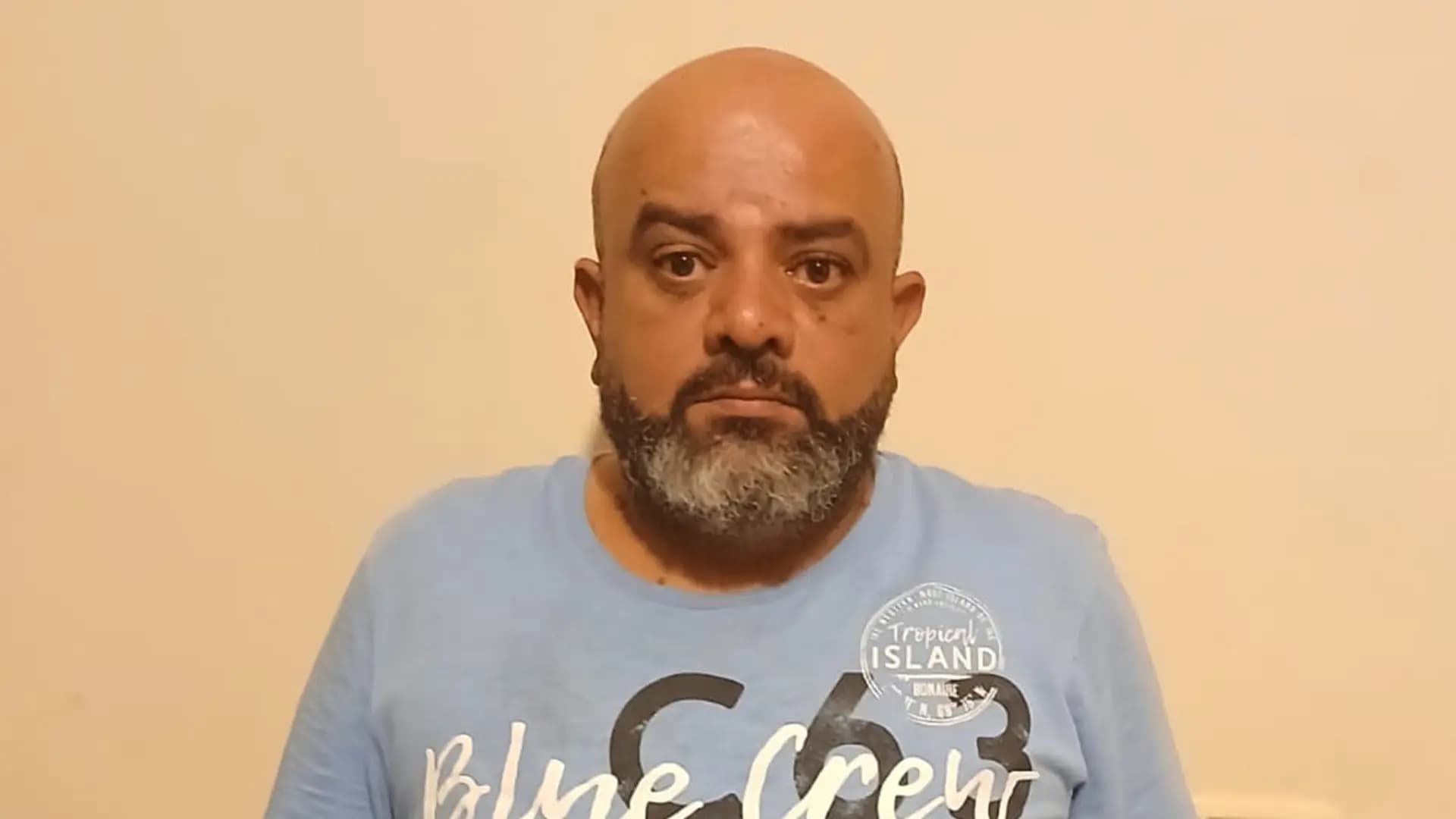 يوهم ضحاياه بتأمين تأشيرات سفر "شنغن".. هل وقعتم ضحيّة أعماله؟