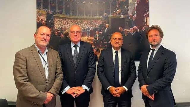 أبي رميا يلتقي مسؤولًا فرنسيًا في باريس ويبحث ملف لبنان