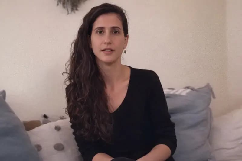 العثور على ابنة وزيرة إسرائيلية جثـ.ـة في منزلها!