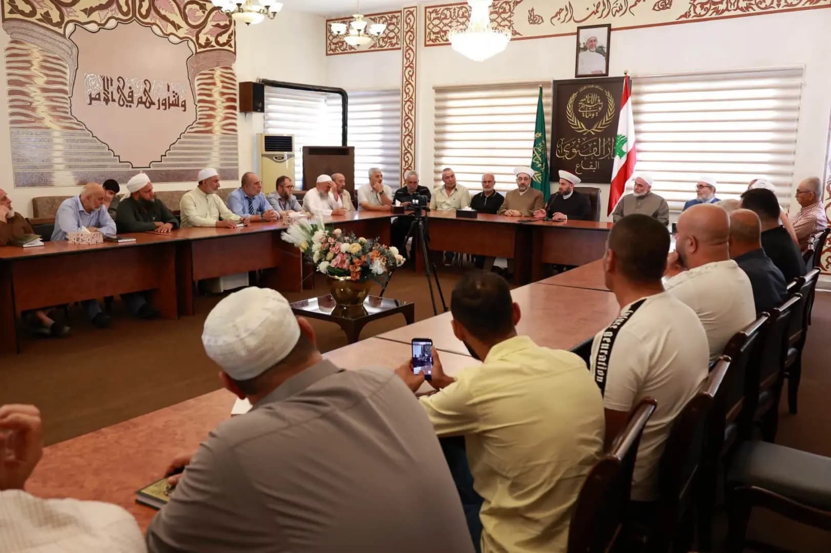 بعد الإفراج عن ابنهم.. آل الحدري يشكرون المفتي الغزاوي على مساعيه
