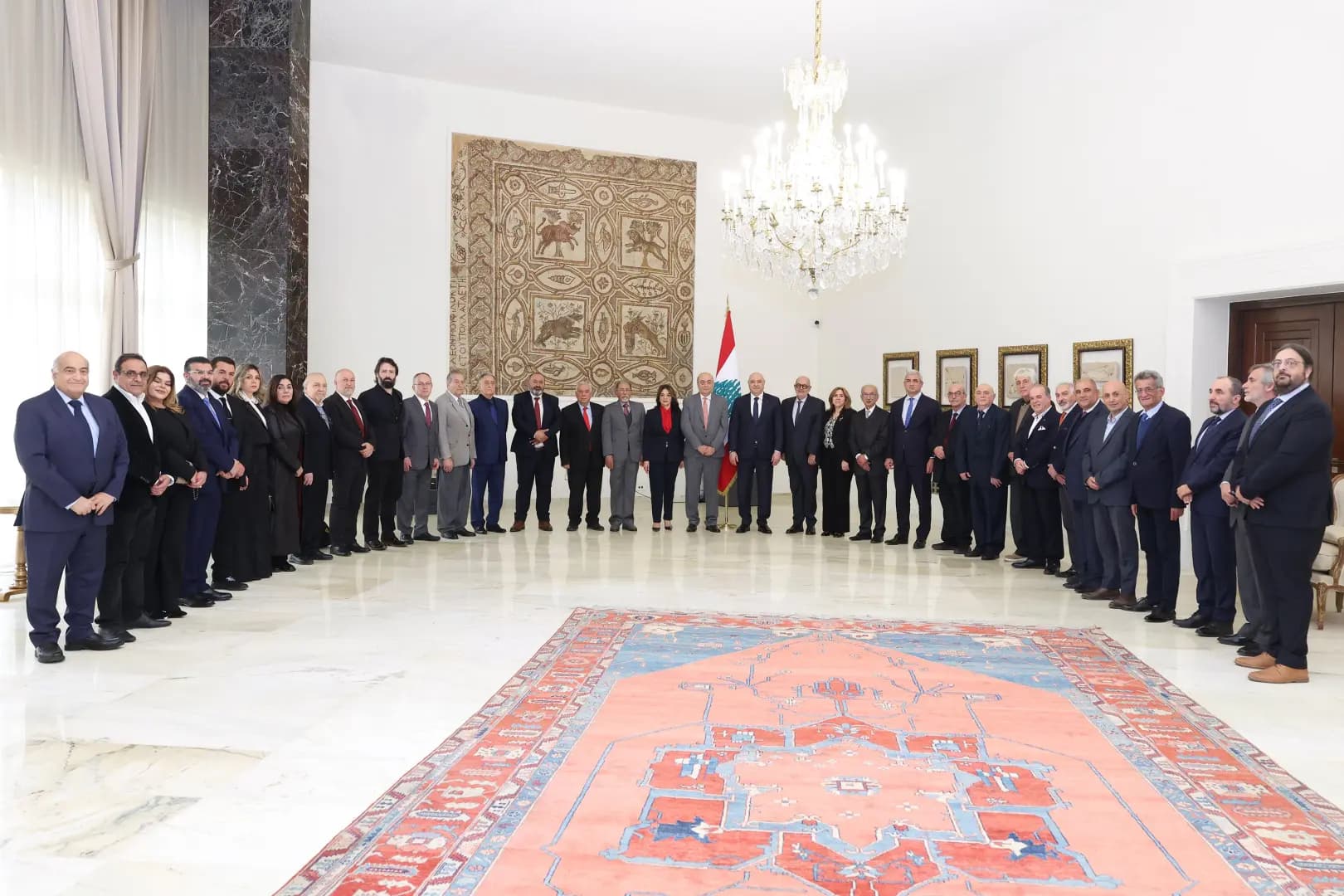 عون يستقبل المنبر الوطني ويؤكد: لا حل إلا بالدولة
