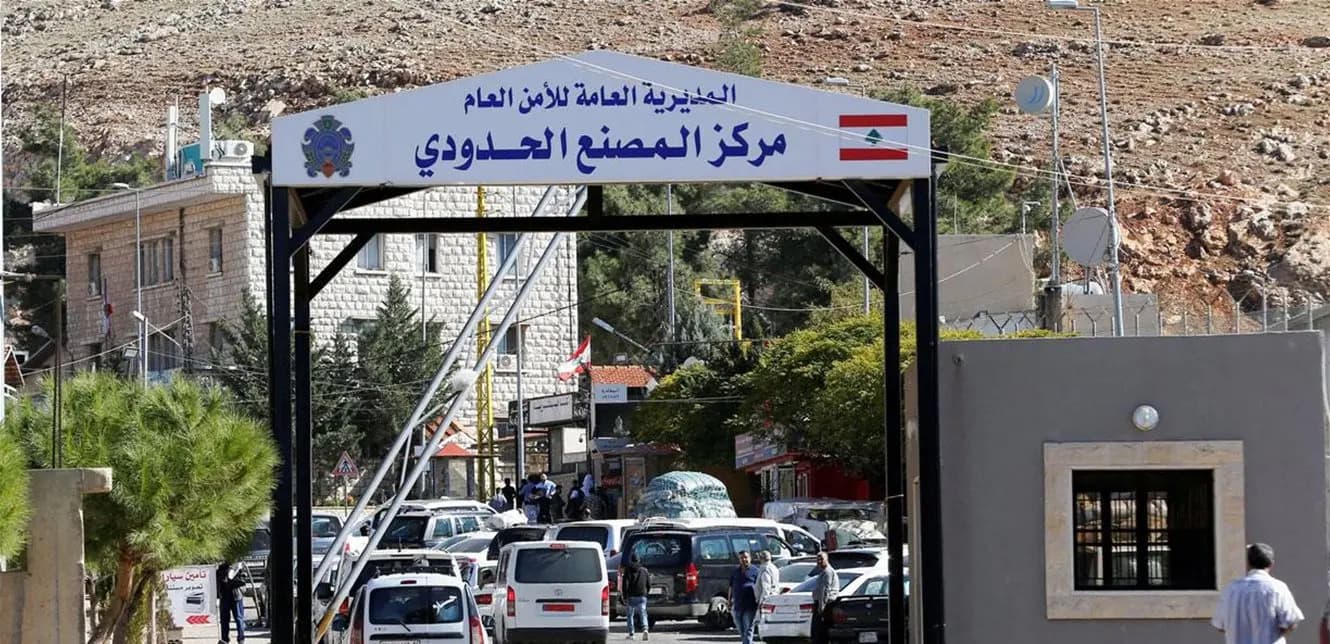 28 شاحنة مساعدات أردنية تتجه إلى لبنان عبر معبر المصنع