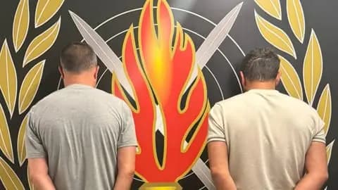 سرقا 429 ألف دولار وحاولا الفرار إلى الخارج.. فوقعا في المطار!