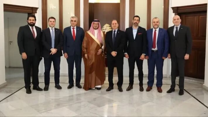 الجميل يستقبل بخاري ويشيد بدور السعودية في دعم لبنان