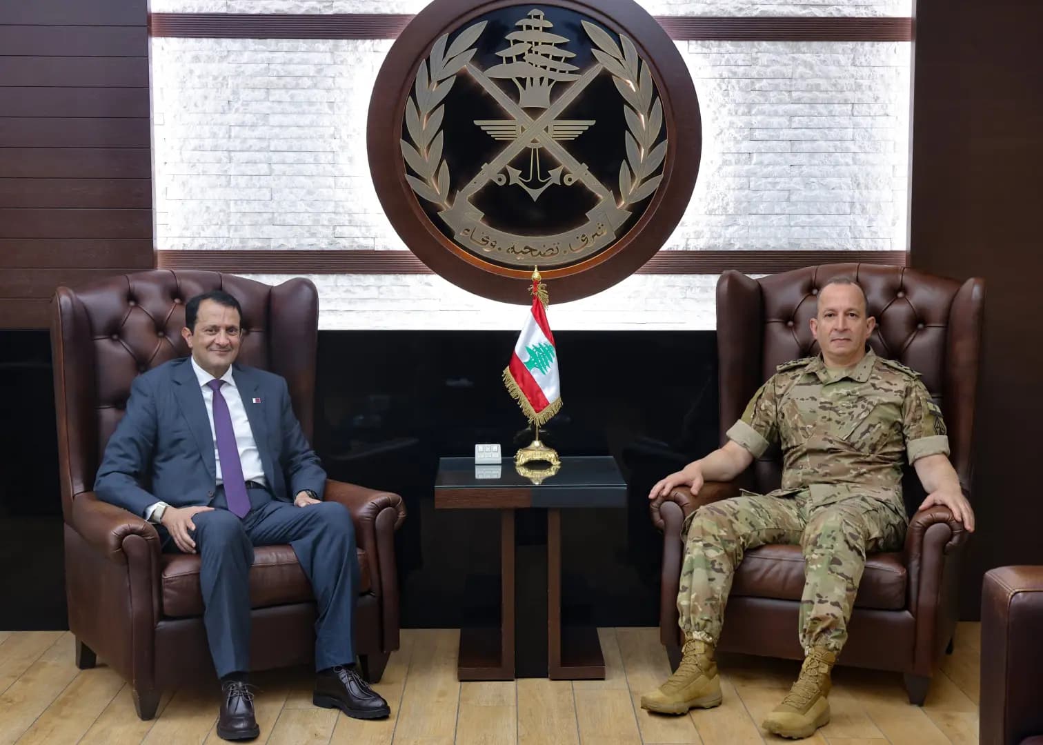 آخر المستجدات بين قائد الجيش والسفير القطري