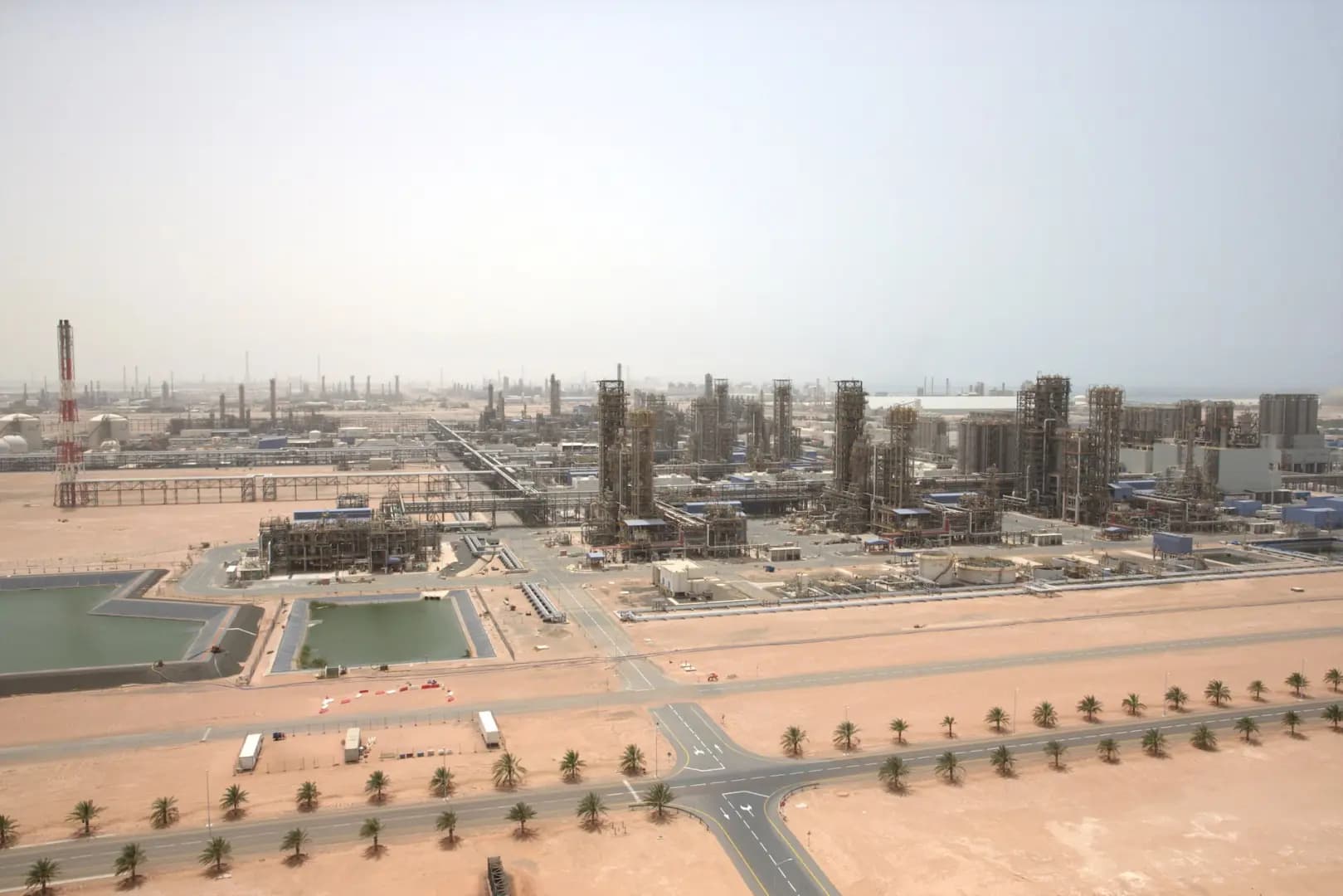 حرائق في مجمع بروج للبتروكيماويات في أبو ظبي