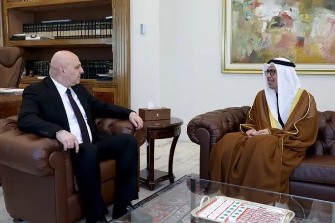 عون عرض مع سفير الإمارات الأوضاع الراهنة